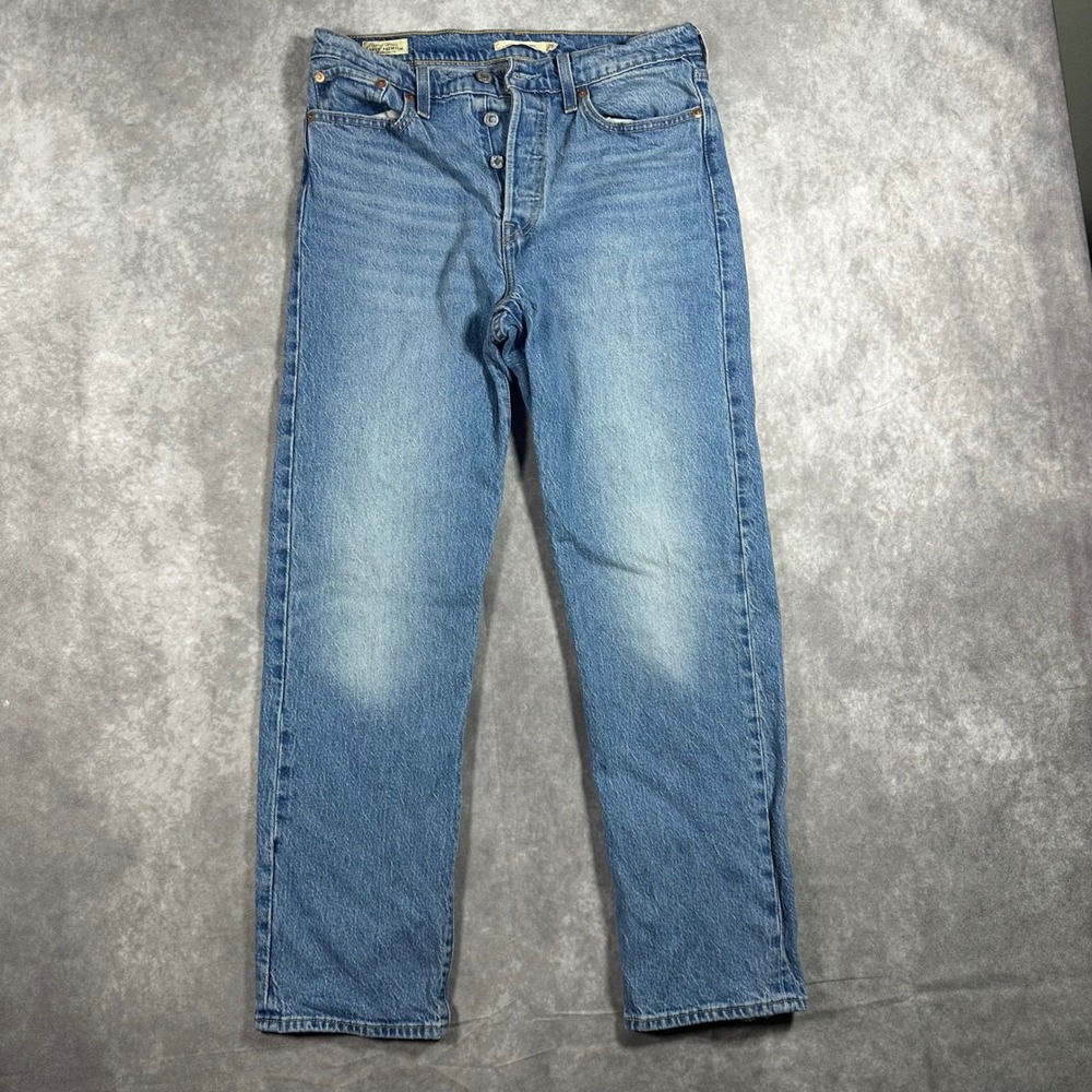 Levis Premium Wedgie Straight Jeans Light Wash Denim Button Fly 29x28 High Rise